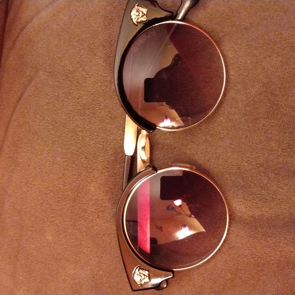 Versace Sunglasses - Picture 3 of 6